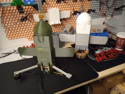 Evropa hledá řešení, ale Češi už staví zeď dronů... | FORUM 24